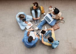 Studierende bei der Arbeit