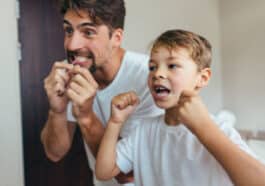 Zahnpflege mit Zahnseide