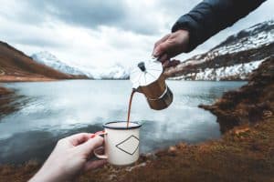 Tasse Kaffee in der Natur