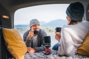 Kaffeetrinken beim Camping